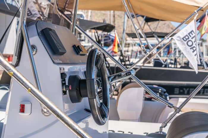 Discover the Costa Blanca from the sea aboard the exclusive Predator 600P Touring.