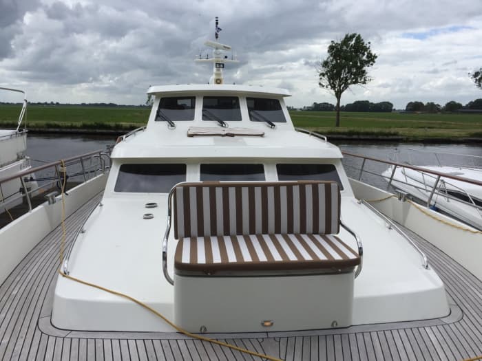 Enjoy an extensive lunch on a luxury motor yacht (including captain and hostess)