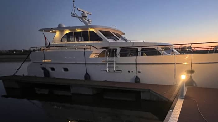 Enjoy an extensive lunch on a luxury motor yacht (including captain and hostess)