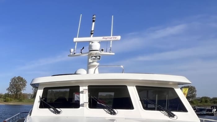Enjoy an extensive lunch on a luxury motor yacht (including captain and hostess)