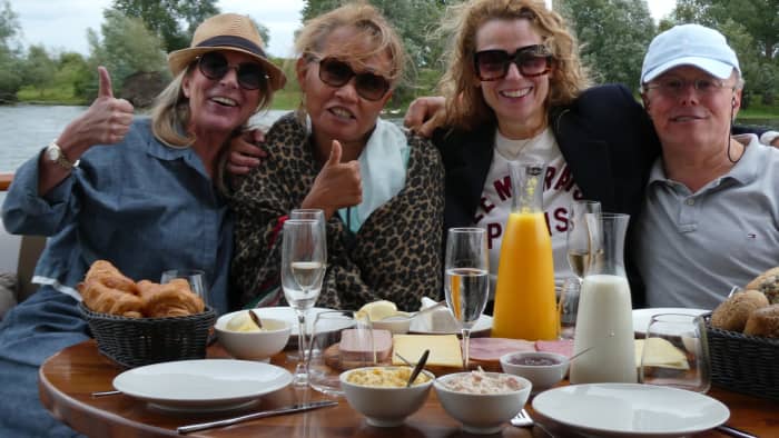 Enjoy an extensive lunch on a luxury motor yacht (including captain and hostess)