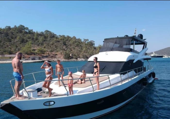 Schwimmen & Sehenswertes: Luxus-Yachtcharter am Bosporus in Istanbul