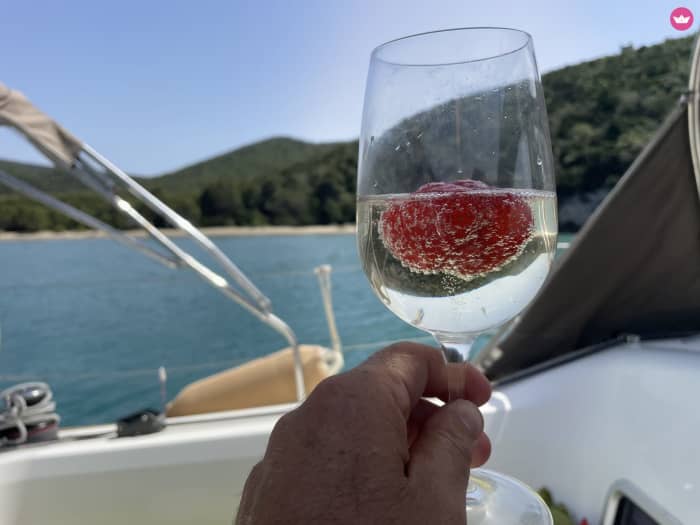 Sailing and Relaxing: Discover Giglio, Elba, Cala di Forno, and Le Formiche. Four guests.