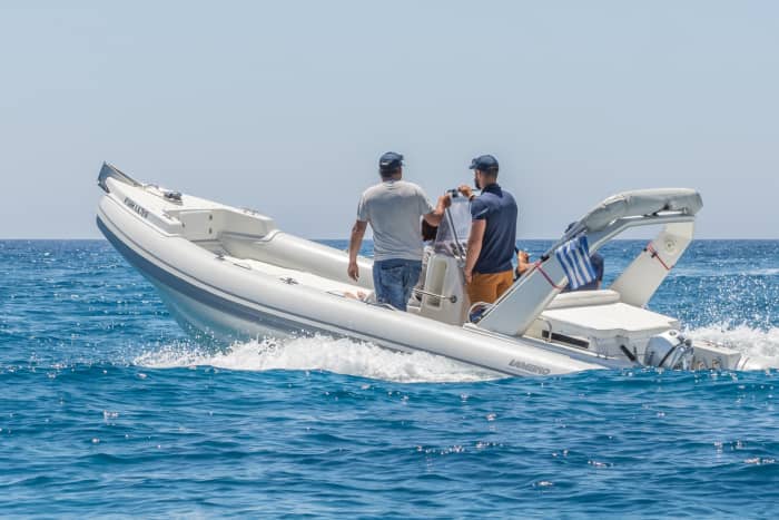 Explorez la côte de Milos : visite de 5 heures au départ d'Adamantas