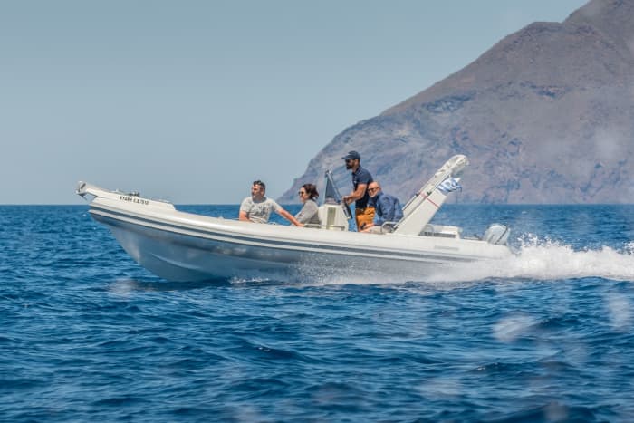 Aventure côtière de 5 heures à Milos depuis Adamantas