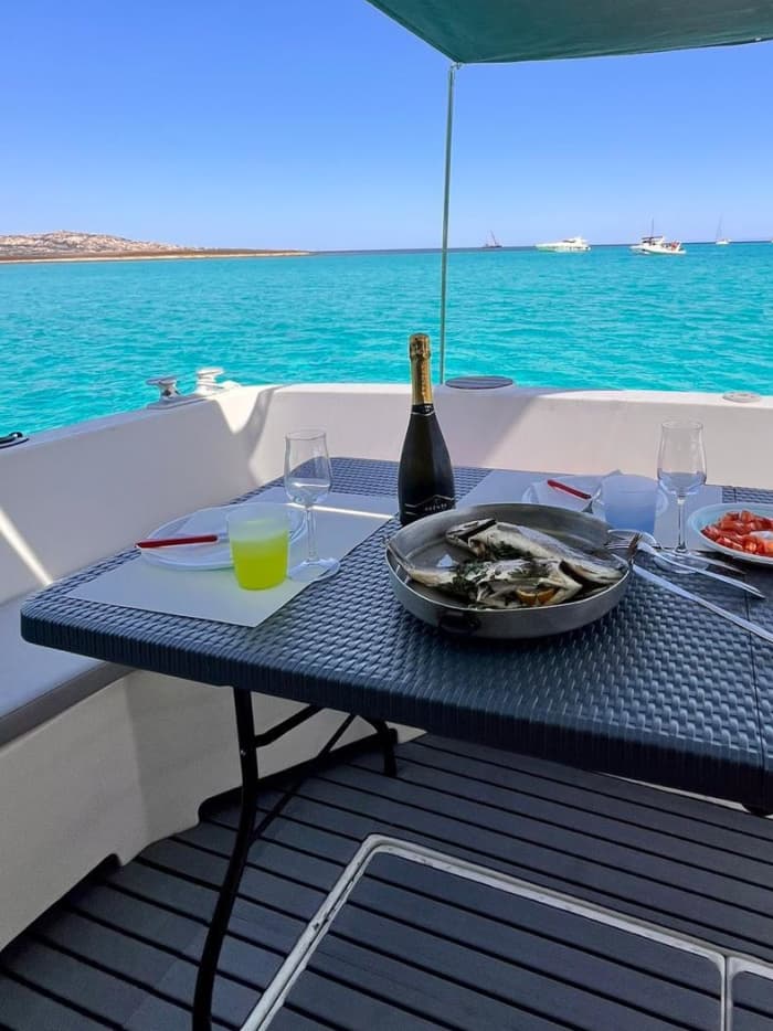 Coucher de soleil de rêve à Stintino : apéritif exclusif sur Isola Piana