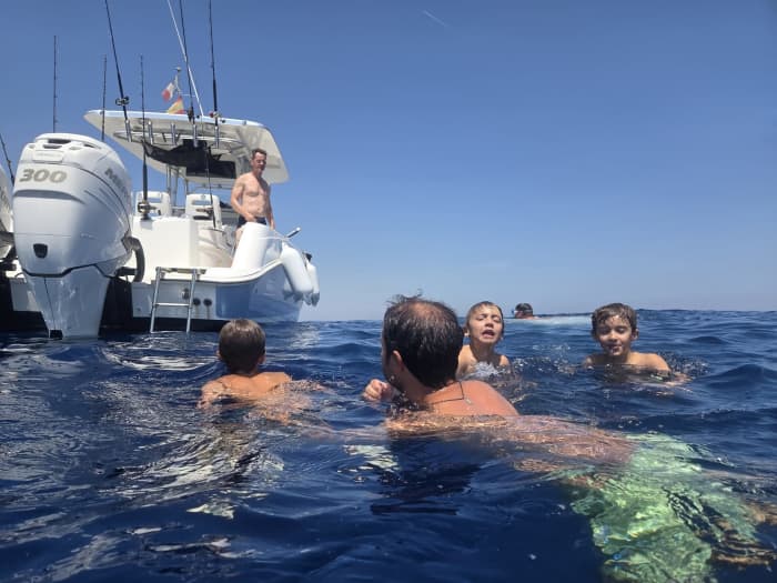 Cruzeiro e Nado ao longo da costa de Sitges, 4 horas de relaxamento e prazer