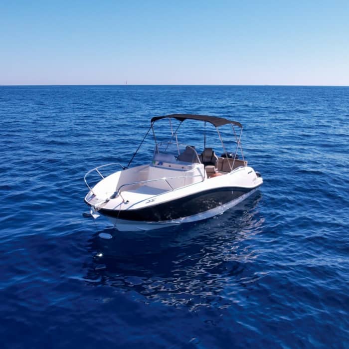 Rent a motorboat for 4h of fun