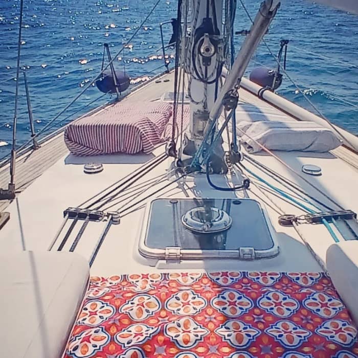 Genießen Sie einen Tag auf See in Monopoli an Bord eines Segelboots