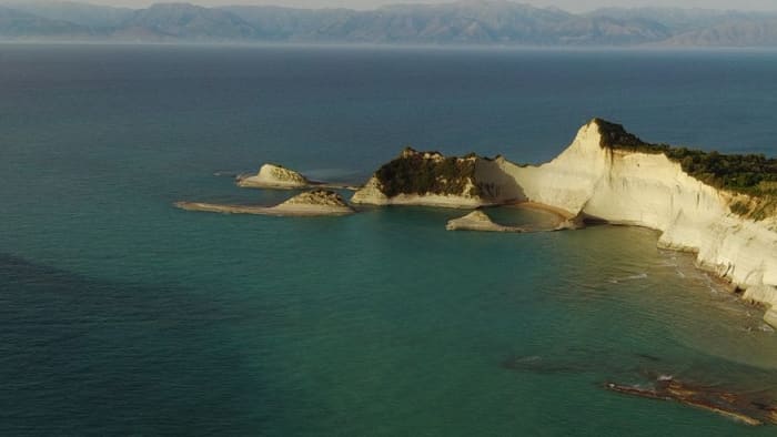 Naviguez et savourez : croisière côtière avec déjeuner/dîner dans une taverne grecque