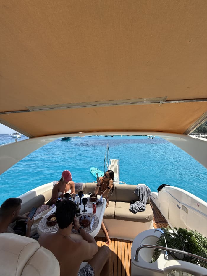 Croisière privée d'une journée complète à Paxos-Antipaxos et aux grottes bleues