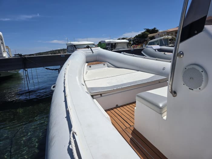 Geniet van elk moment: een volle dag zon rondom Hyères op een motorboot.
