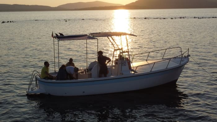 3 Stunden 15 Minuten, um Alghero mit dem Motorboot zu entdecken