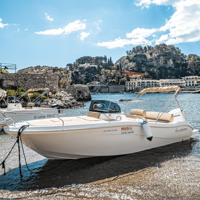 Private tour with skipper along the Taormina coast
