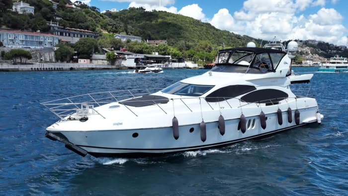 Halbtägiges Luxusyacht-Erlebnis auf dem Bosporus in Istanbul