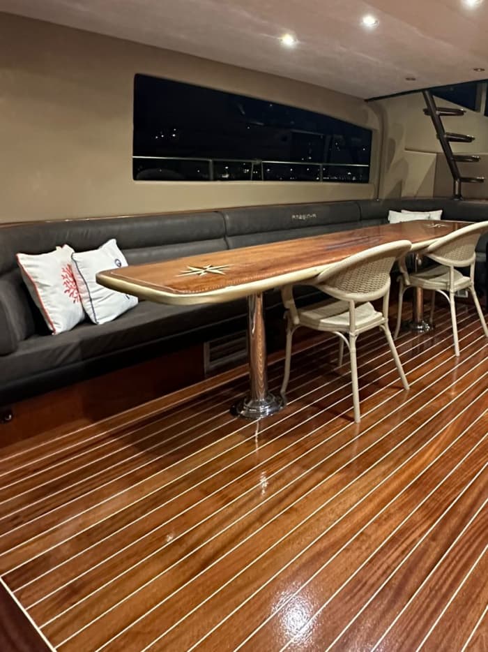 Festeggiamenti privati su yacht: compleanni, anniversari e momenti speciali