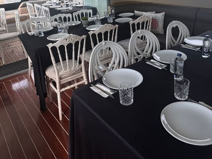 Festeggiamenti privati su yacht: compleanni, anniversari e momenti speciali