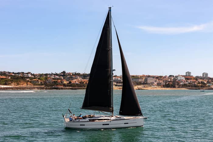 Cascais : Charmante croisière en voilier d'une demi-journée