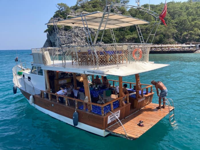 Ontspan 2 uur lang op een motorboot in Antalya.