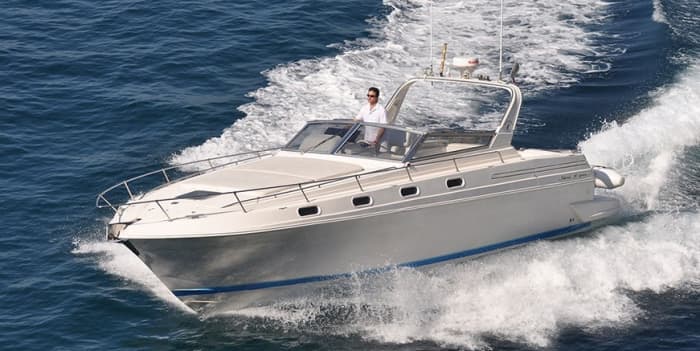 Your day in Amalfi: Rent a motorboat for 8h of discovery