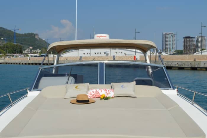 Your day in Amalfi: Rent a motorboat for 8h of discovery