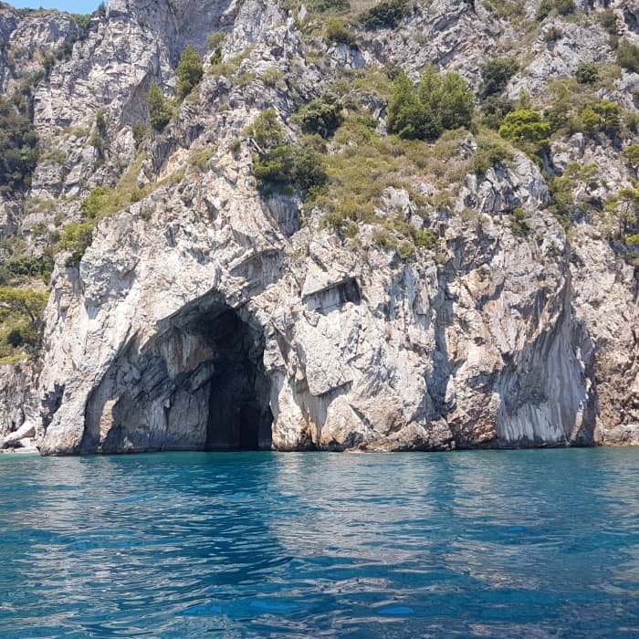 Your day in Amalfi: Rent a motorboat for 8h of discovery