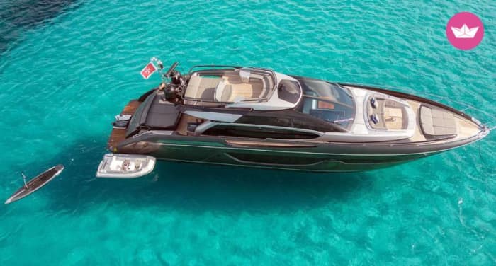 Ibiza's Gouden Kust: een dag vol design, zon en ultiem genieten.
