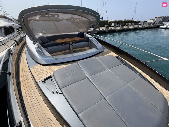 Ibiza's Gouden Kust: een dag vol design, zon en ultiem genieten.