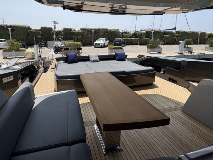 Ibiza's Gouden Kust: een dag vol design, zon en ultiem genieten.