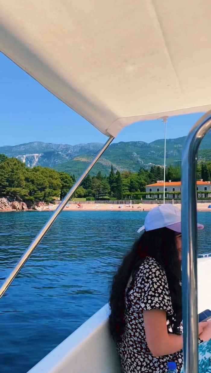 Hidden Beaches to Bar – 3-Hour Sea Journey