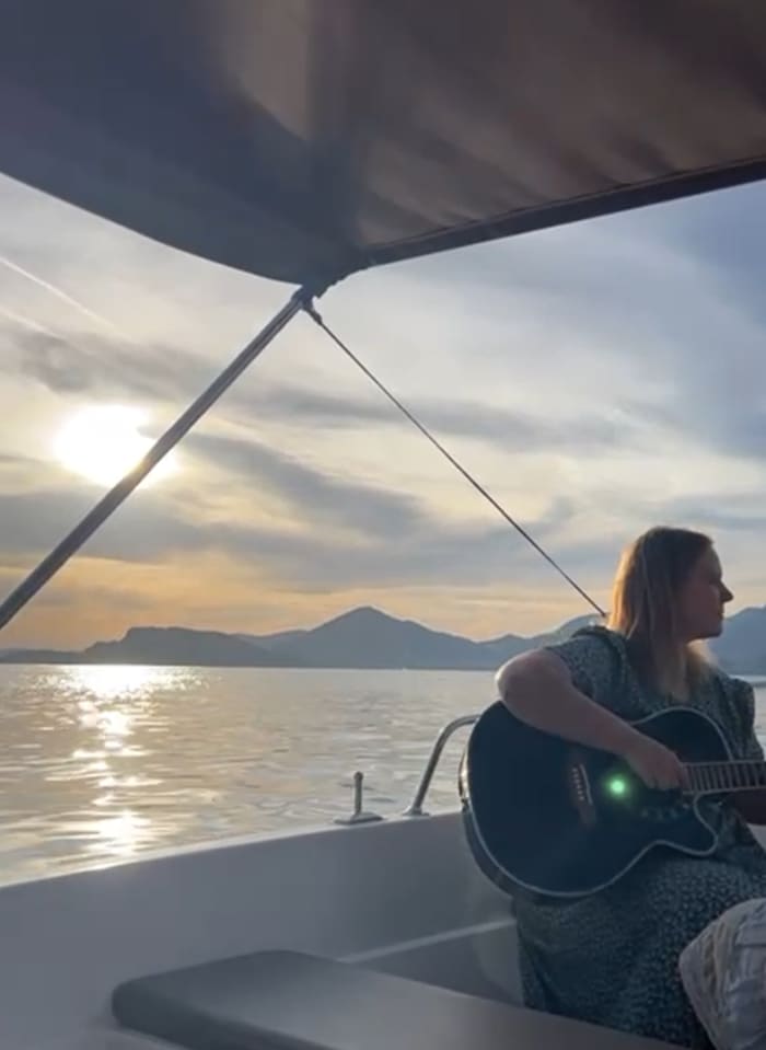 Hidden Beaches to Bar – 3-Hour Sea Journey