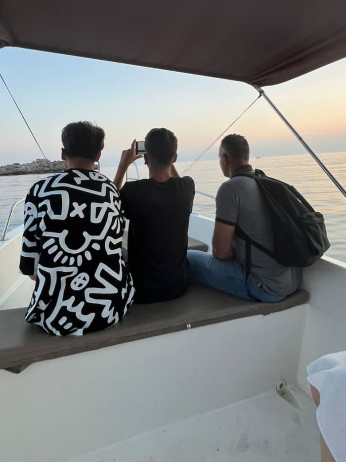 Hidden Beaches to Bar – 3-Hour Sea Journey