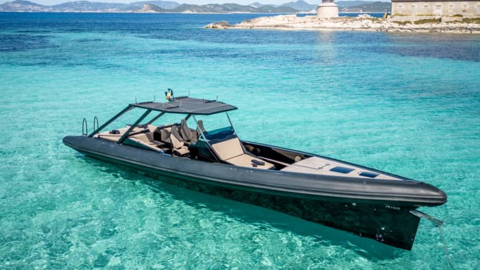Ibiza naar Formentera in 8 uur op een hoogwaardig carbon jacht.
