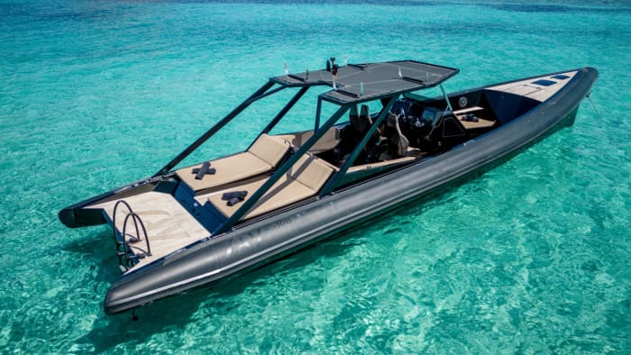 Ibiza naar Formentera in 8 uur op een hoogwaardig carbon jacht.
