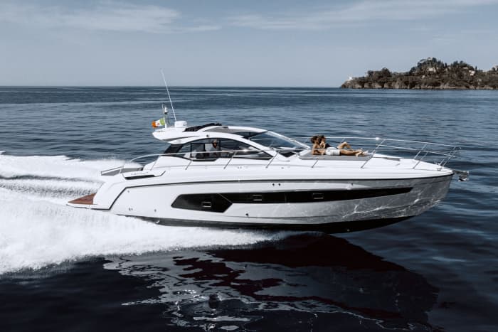 Profitez de 3h45 de soleil sur un yacht à moteur à Menton