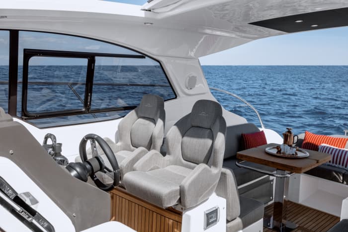 Profitez de 3h45 de soleil sur un yacht à moteur à Menton
