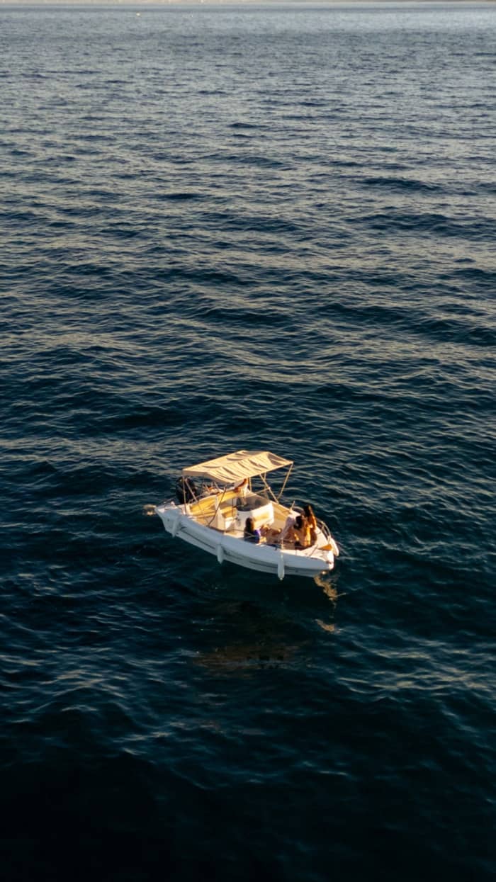 Taormina-Küstenerlebnis & Schnorcheln

Privater Ausflug durch kristallklares Wasser, Buchten und versteckte Höhlen mit Blick auf den Ätna
