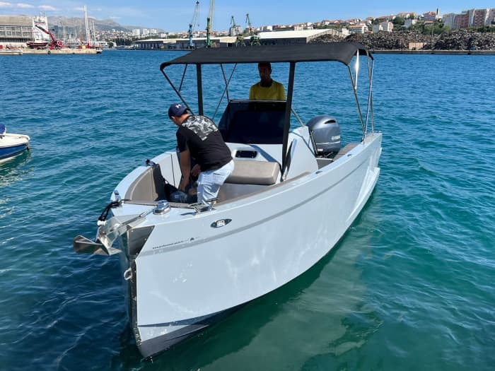 Your day in Milos port, Milos: rent a motorboat for a full day of discoveries