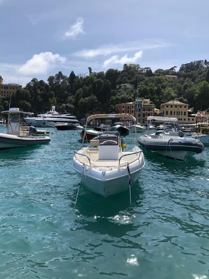 Njut av 9 timmar på en motorbåt i Rapallo