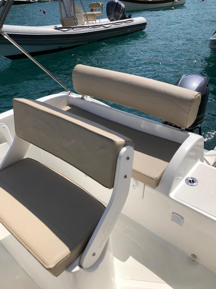 Njut av 9 timmar på en motorbåt i Rapallo