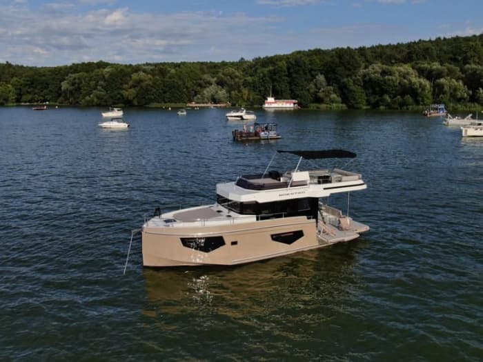 Unforgettable Moments on Berlin’s Waters: Celebrate, Connect, and Create Lasting Memories