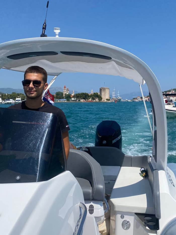 2 uur durende cruise bij zonsondergang: Kastel Stari naar Čiovo en Trogir