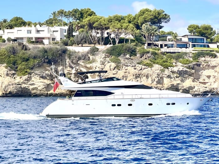 Croisière d'une demi-journée en yacht à Majorque avec arrêts baignade et jeux nautiques
