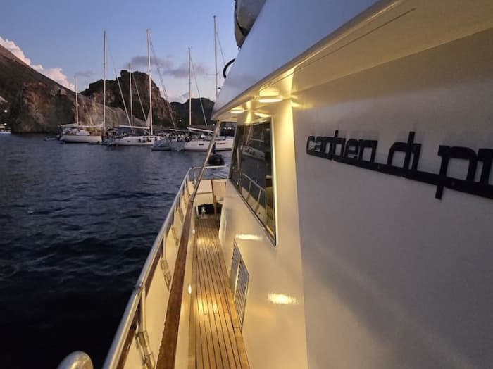 The cozy bay of Baia Arcile