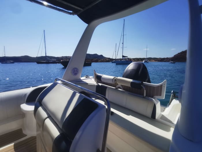 Escursione pomeridiana di 4 ore al mare da Fornells: pagaiata, snorkeling e degustazione di sapori locali
(CARBURANTE INCLUSO)
20 € in più a passeggero a partire dal sesto passeggero.