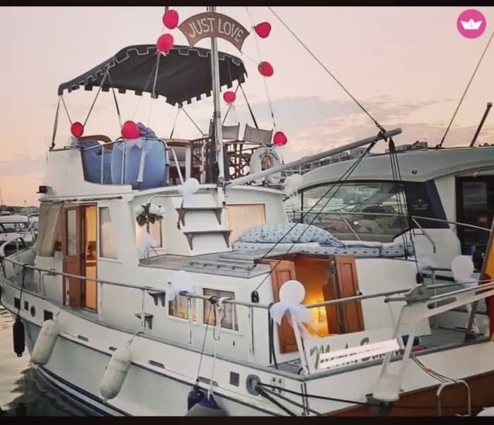 4-hour tour: From Santa Eularia, sail along the coast to Tagomago