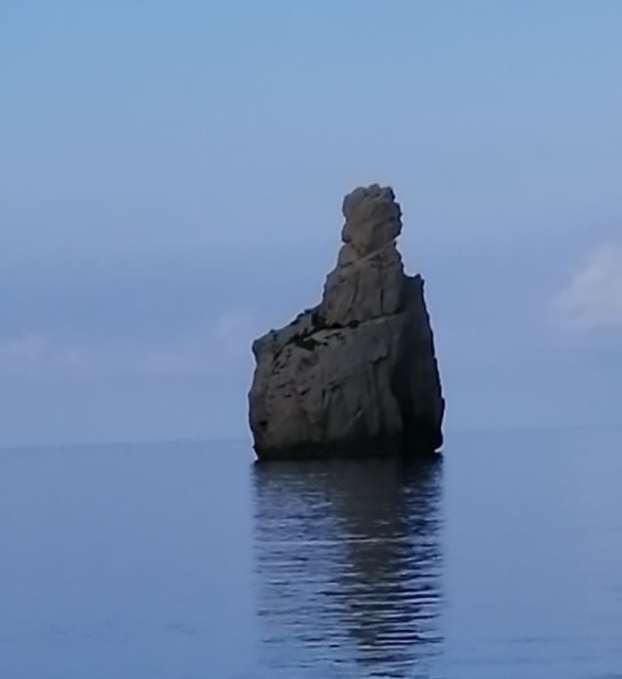 4-hour tour: From Santa Eularia, sail along the coast to Tagomago