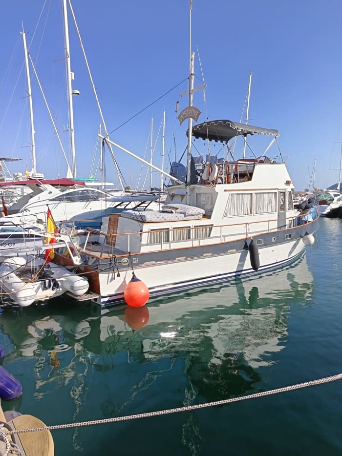 4-hour tour: From Santa Eularia, sail along the coast to Tagomago