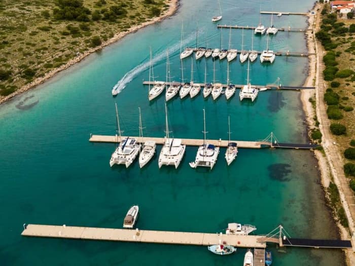 Panorama del mare di Sebenico: fortezze, tunnel e leggende