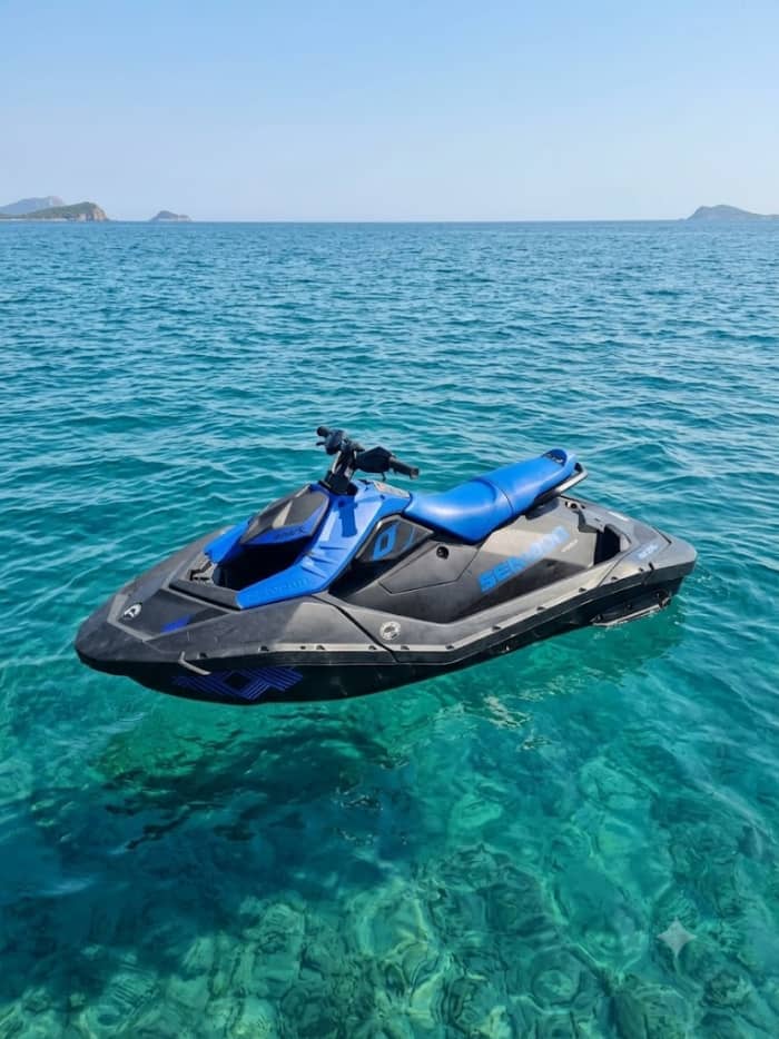 Een uur pure adrenaline op de Adriatische Zee bij Rimini op een jetski.